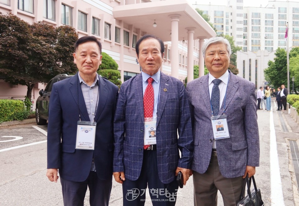 총신대 장로권사교육원 동문회, 칼빈대「제3차 짜장면 나눔 행사」모습