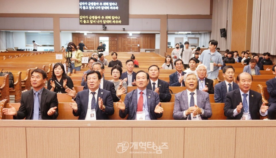 총신대 장로권사교육원 동문회, 칼빈대「제3차 짜장면 나눔 행사」모습