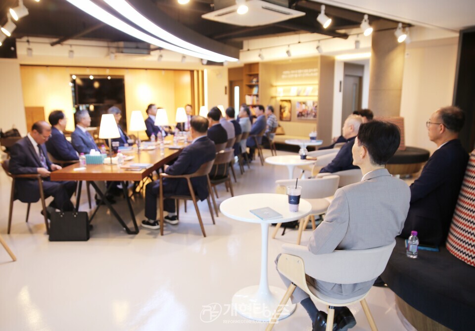 제110회기 총준위, 중부지역노회장들과 번개팅 모습