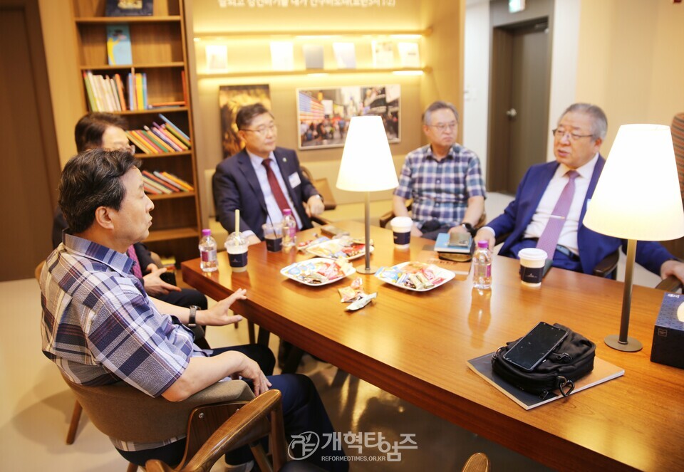 제110회기 총준위, 중부지역노회장들과 번개팅 모습
