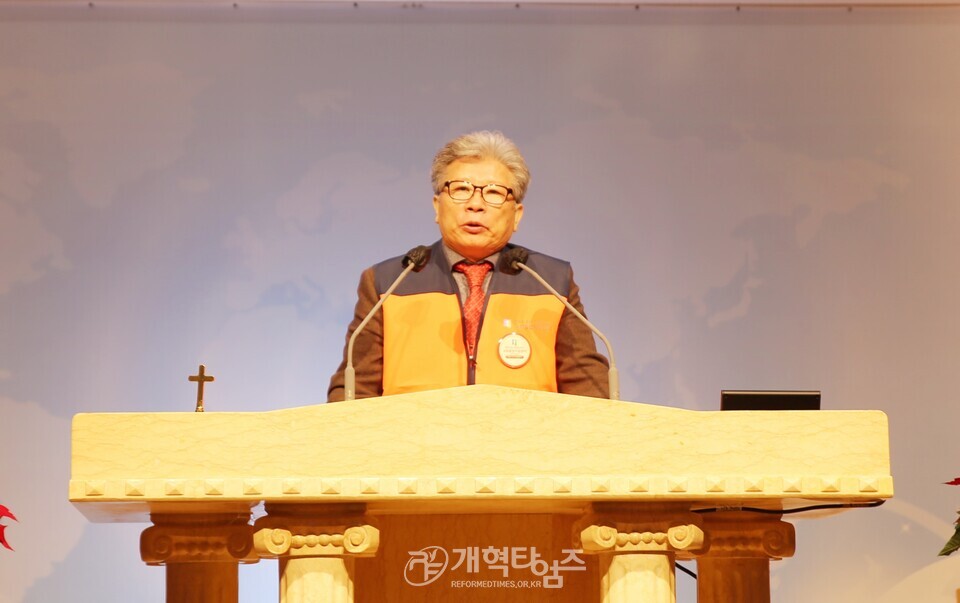 교회종합지원센터&서울ㆍ서북지역남전도회, 사랑의 연탄ㆍ김치ㆍ라면 배달 행사 모습