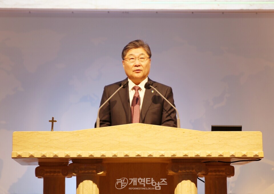 교회종합지원센터&서울ㆍ서북지역남전도회, 사랑의 연탄ㆍ김치ㆍ라면 배달 행사 모습