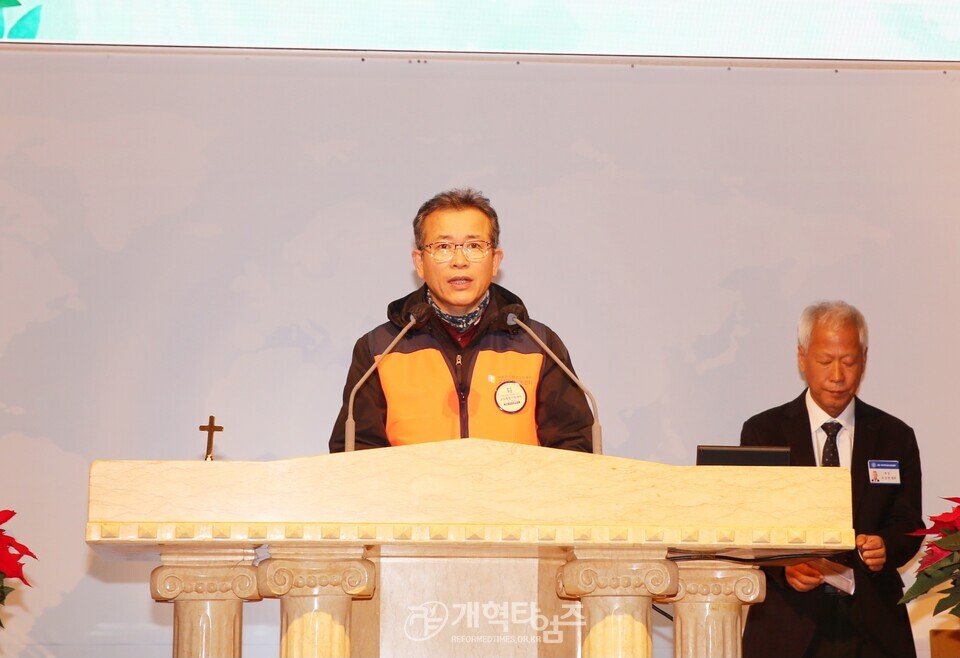 교회종합지원센터&서울ㆍ서북지역남전도회, 사랑의 연탄ㆍ김치ㆍ라면 배달 행사 모습