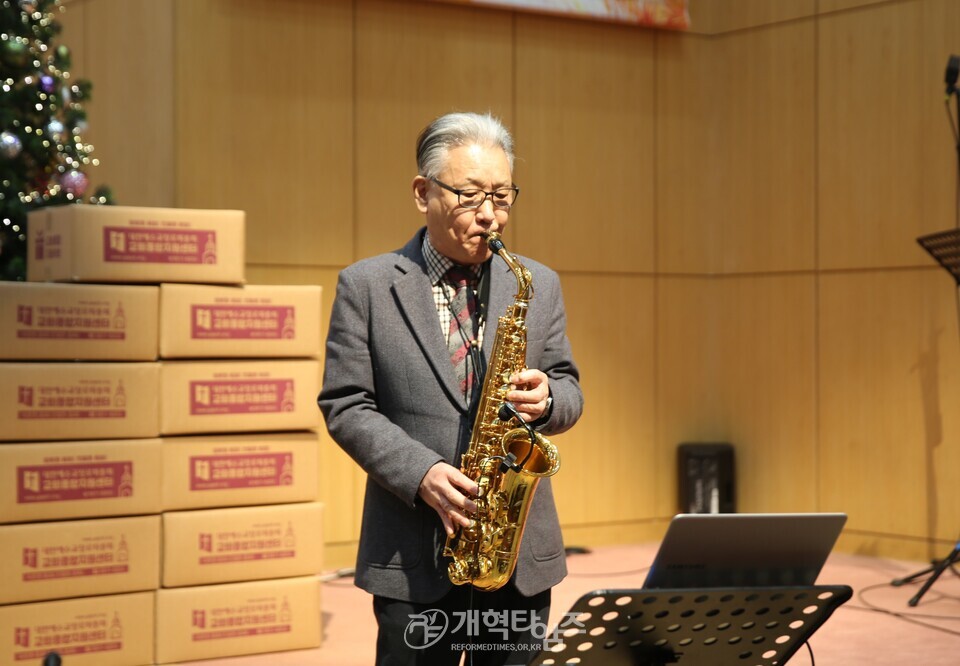 교회종합지원센터&서울ㆍ서북지역남전도회, 사랑의 연탄ㆍ김치ㆍ라면 배달 행사 모습