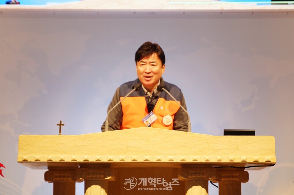 교회종합지원센터&서울ㆍ서북지역남전도회, 사랑의 연탄ㆍ김치ㆍ라면 배달 행사 모습